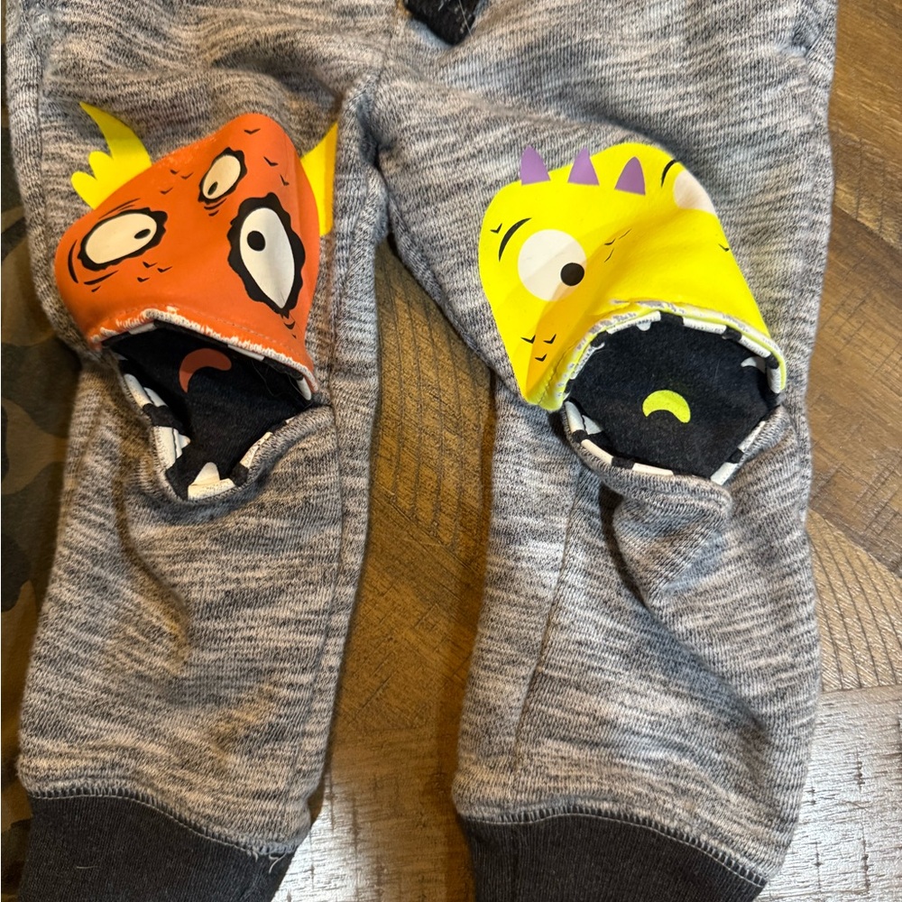 Four Outfit Bundle With Three Full Zip Hoodies Great For Play Time 18-24 (2T) - Picture 6 of 16